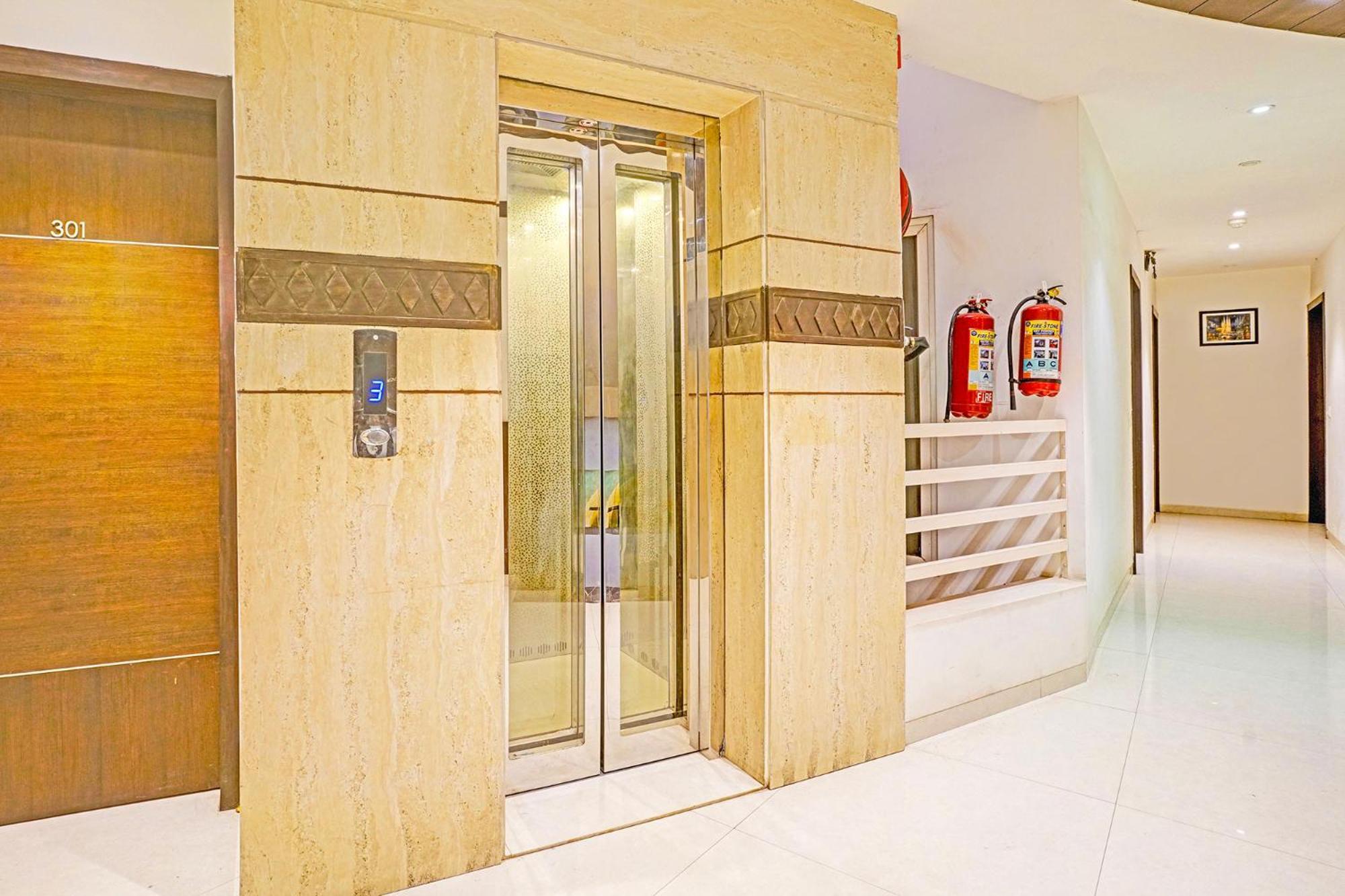 Fabhotel Prime Sky Light Βαντοντάρα Εξωτερικό φωτογραφία